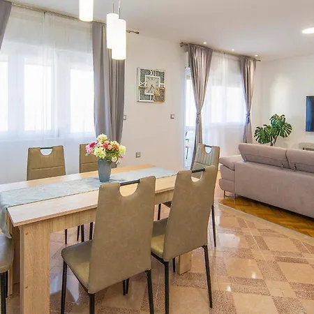 Nice Apartment In Omis With House Sea View Apartment *